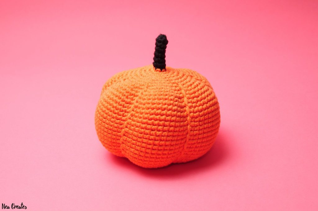 The absolute easiest free crochet pumpkin pattern 🎃 lots of sizes